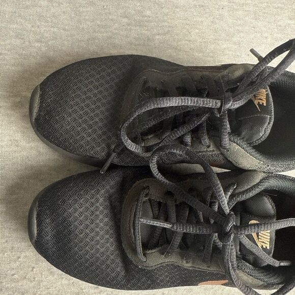 Nike Womens Tanjun 812655-005 Black Running Shoes Sneakers Size 6 - Picture 4 of 10